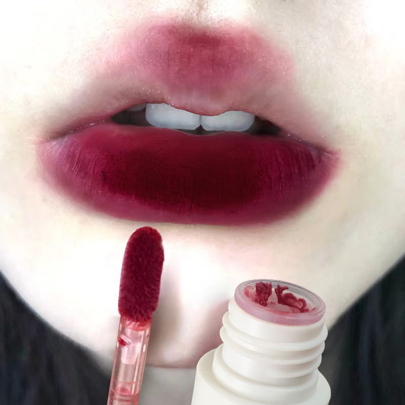 Matowy aksamitny błyszczyk wod – Beauty Kiss Makeup recenzja i cena