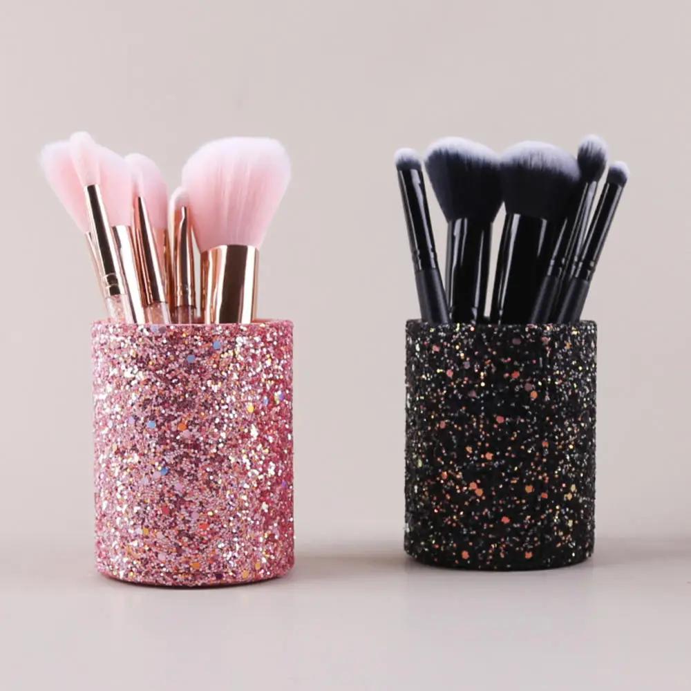 Błyszczący pojemnik na pędzle  – Beauty Kiss Makeup recenzja i cena