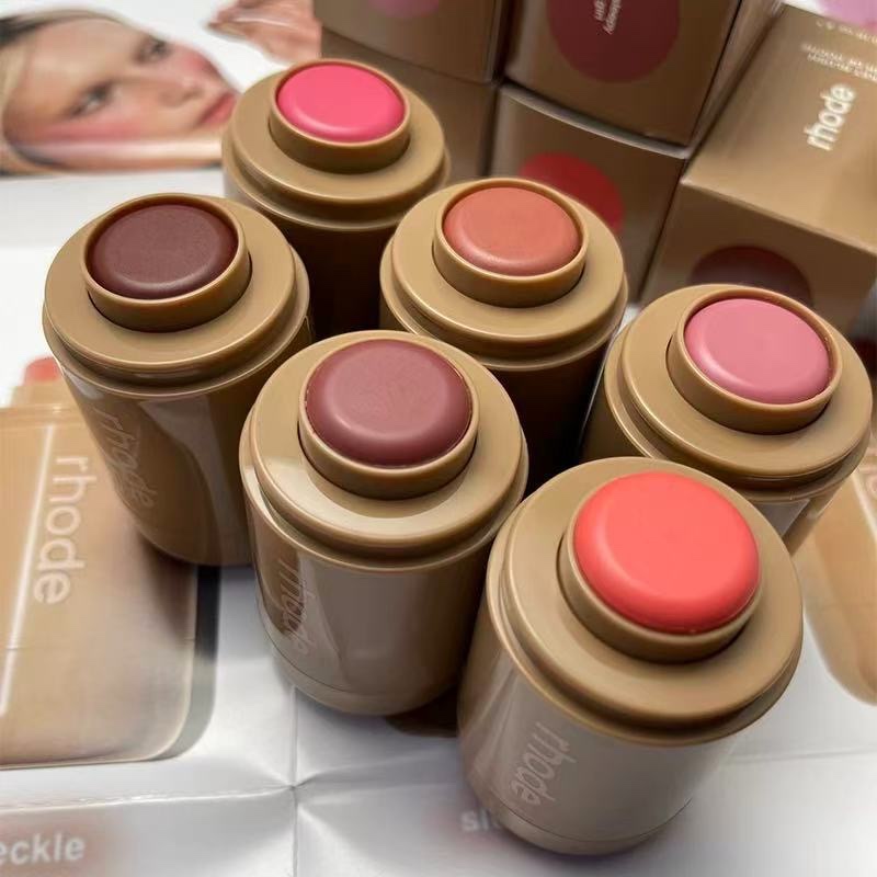 Błyszczyk do ust Rhodeskin, ba – Beauty Kiss Makeup recenzja i cena